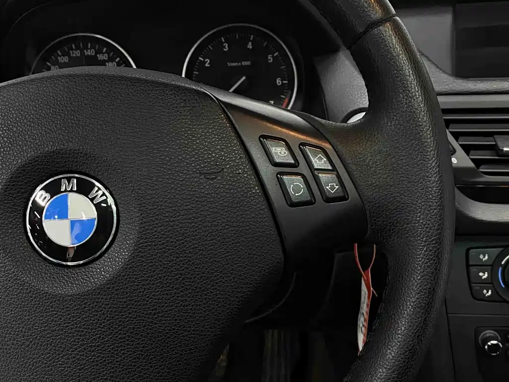 BMW X1 2012 — фото 24
