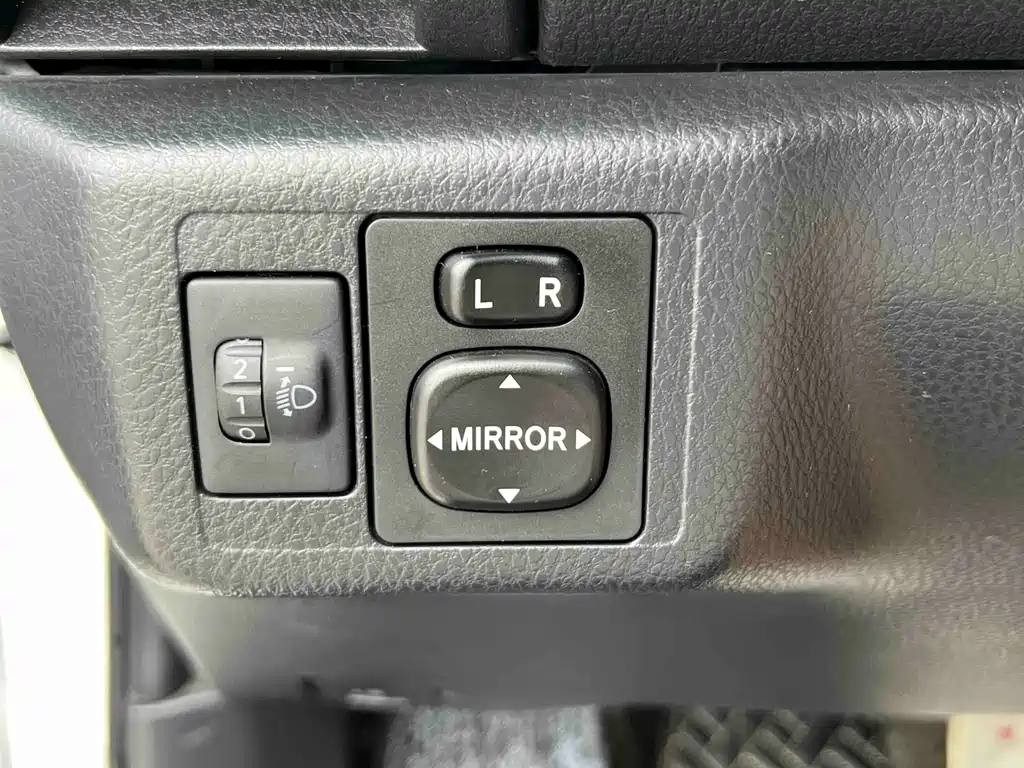 Toyota Yaris L 2022 — фото 12