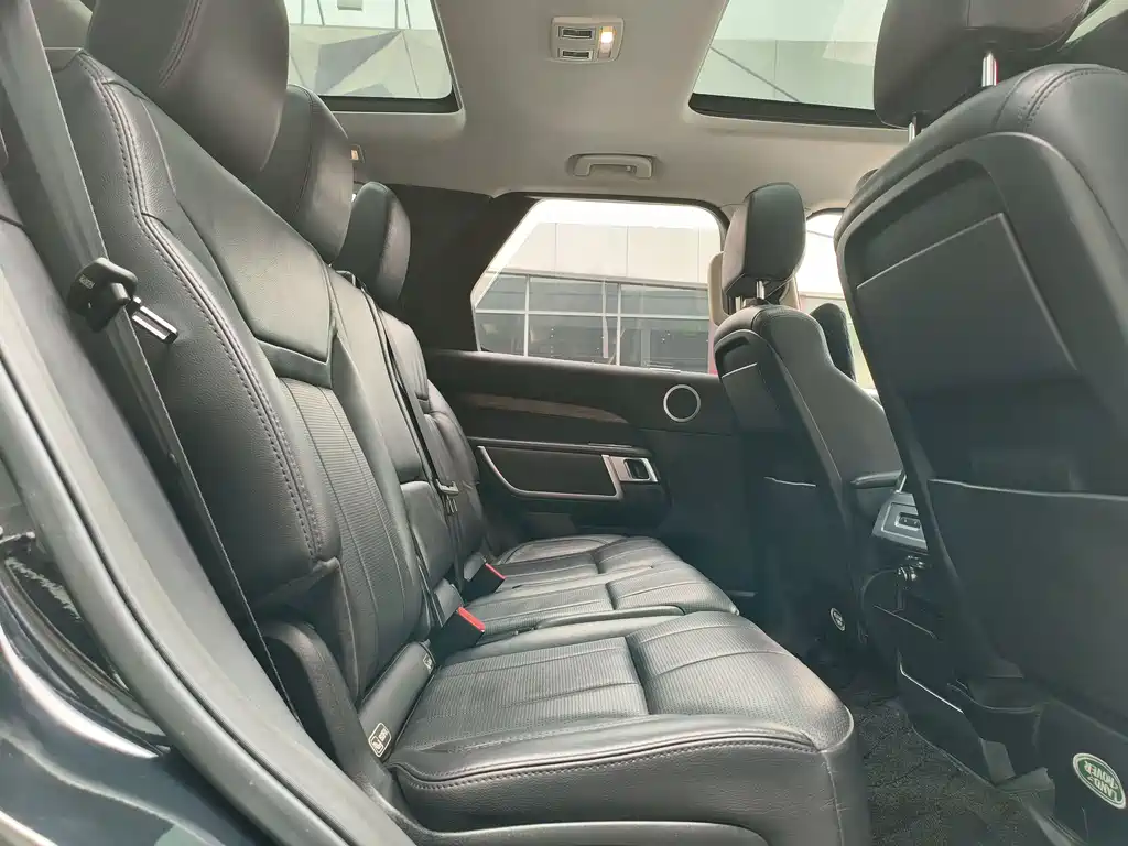 Land Rover Discovery 2017 — фото 9