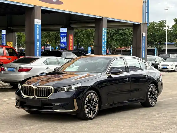 BMW 5 Series 2025