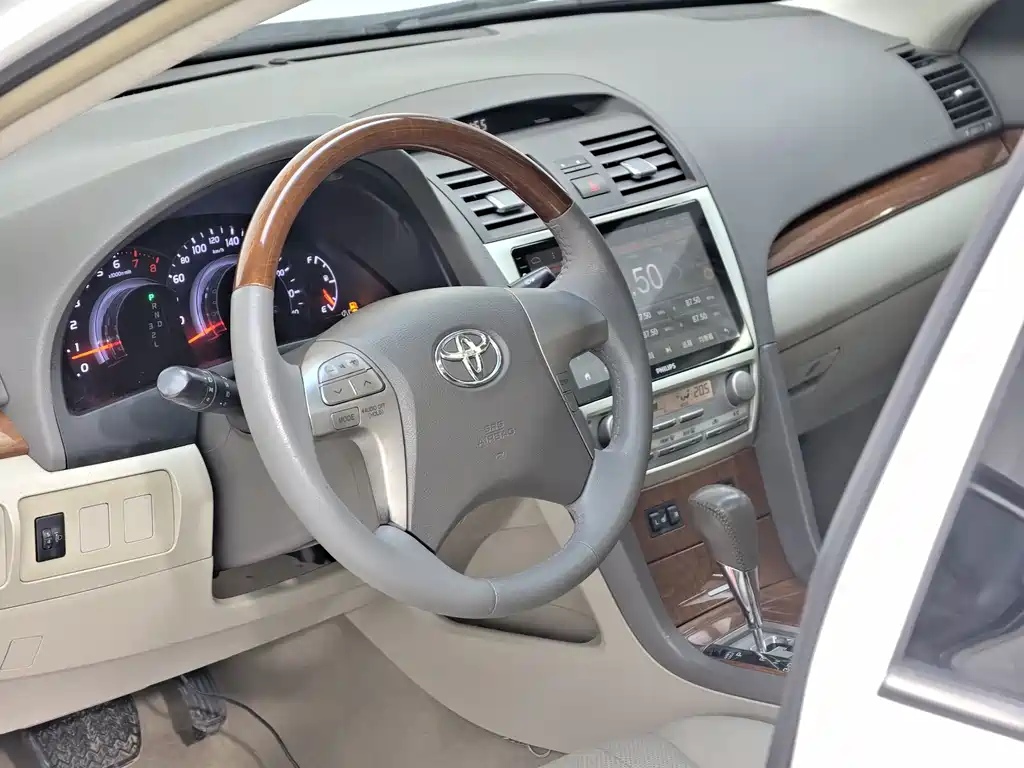 Toyota Camry 2013 — фото 12