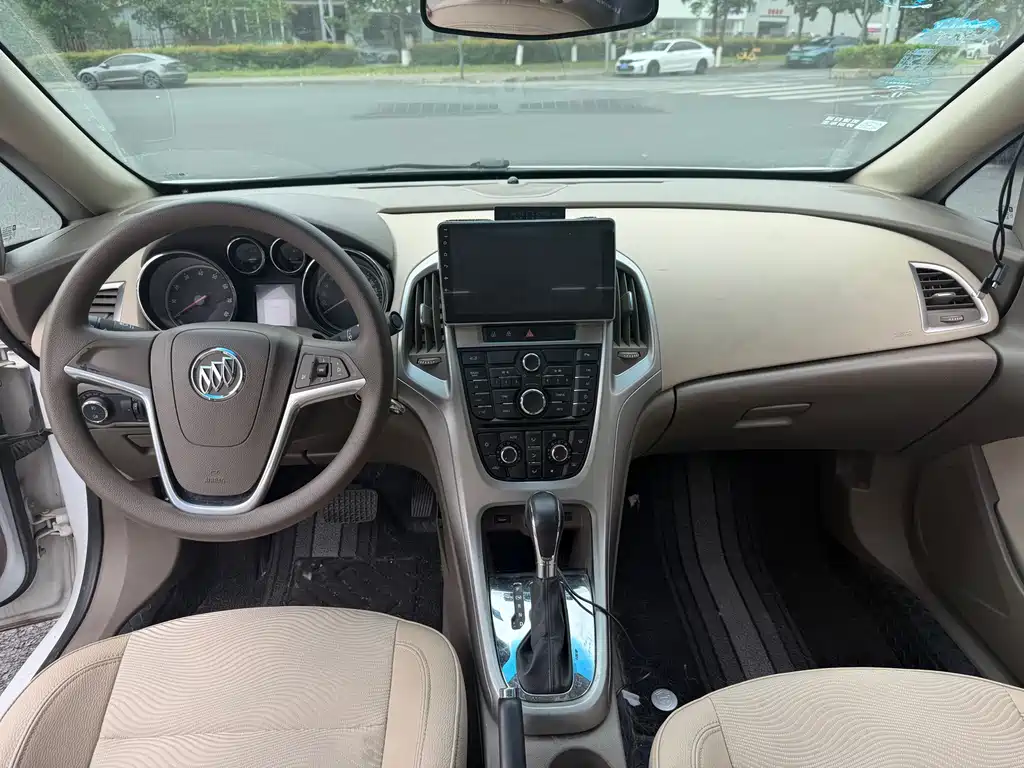 Buick Excelle 2014 — фото 12