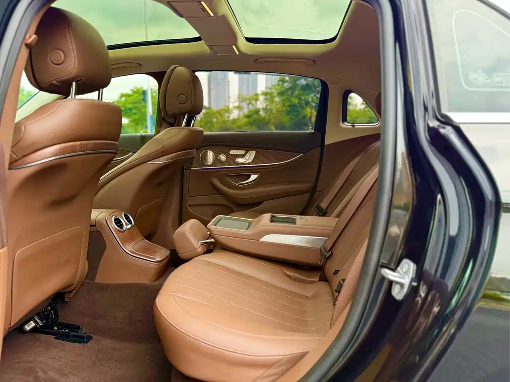 Mercedes-Benz E-Class 2023 — фото 14
