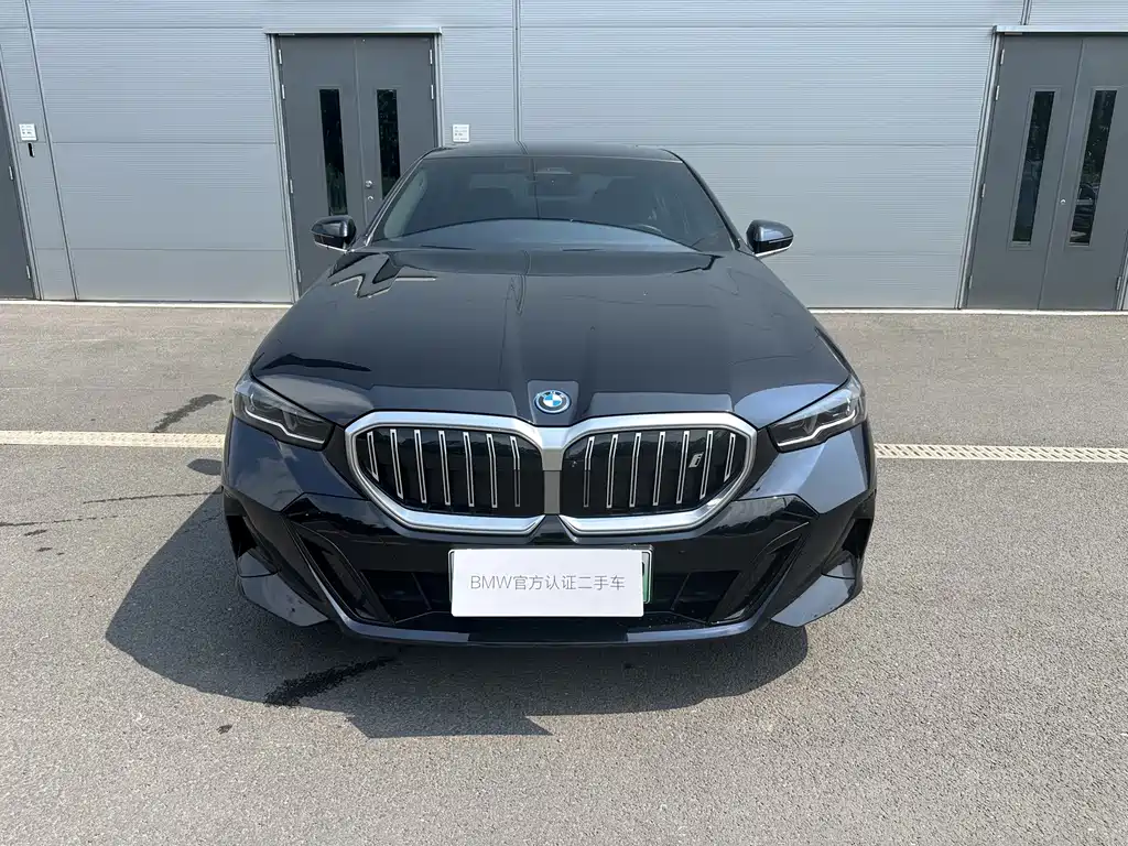 BMW i5 2025 — фото 2