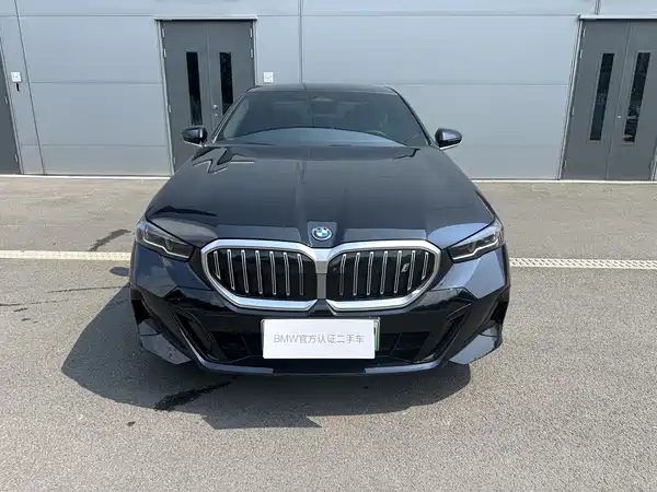 BMW i5 2025
