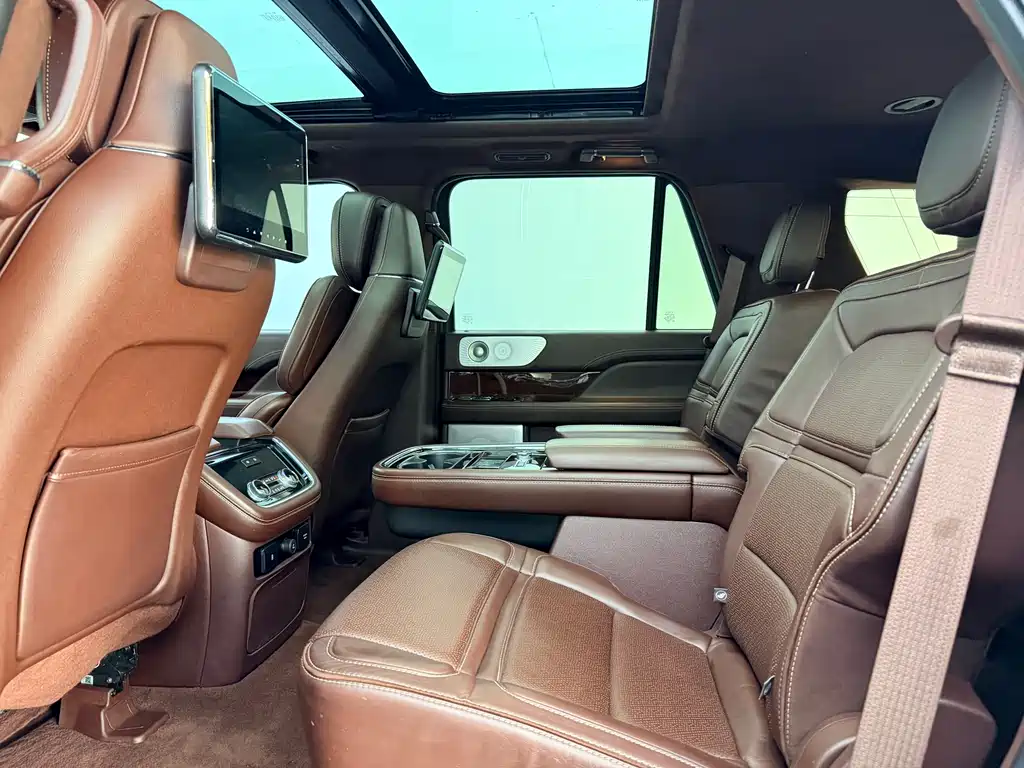 Lincoln Navigator 2018 — фото 17