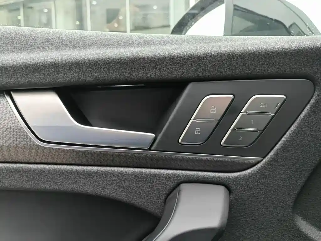 Audi Q5L 2024 — фото 10
