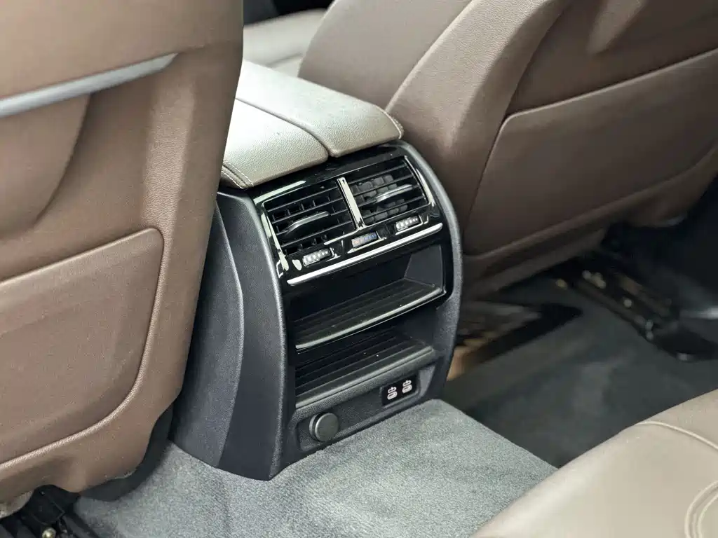 BMW 5 Series 2021 — фото 10