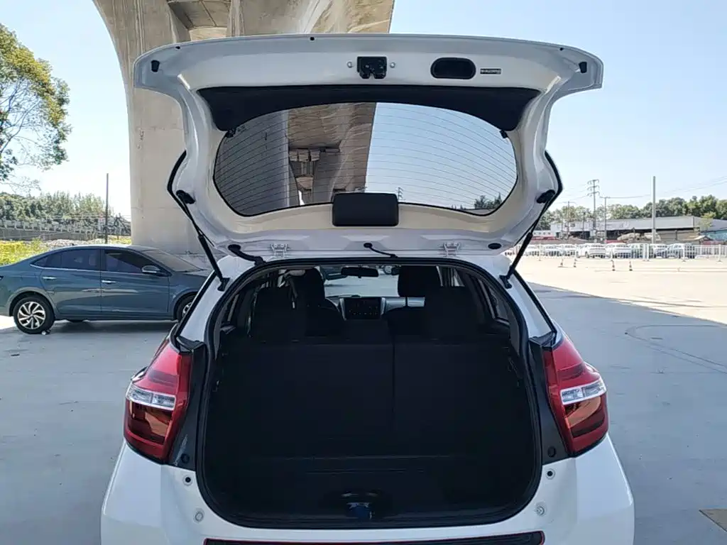 Toyota Yaris L 2019 — фото 19