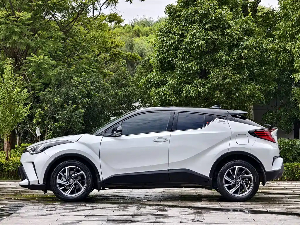 Toyota C-HR 2022 — фото 3