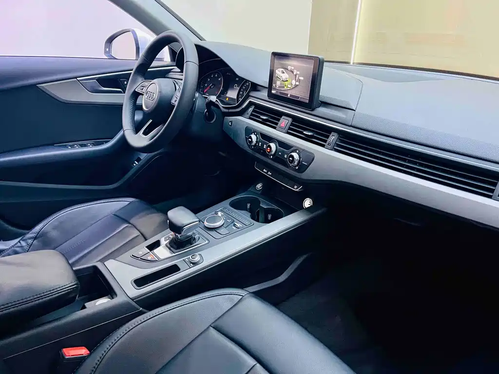 Audi A4L 2018 — фото 12
