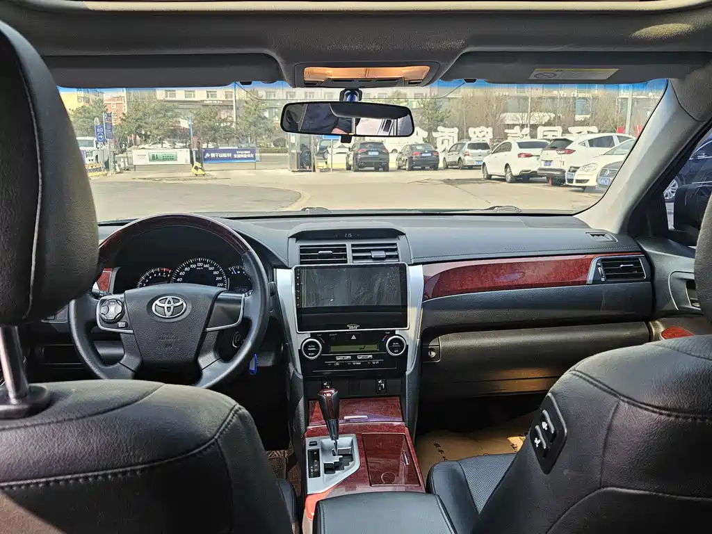 Toyota Camry 2014 — фото 6