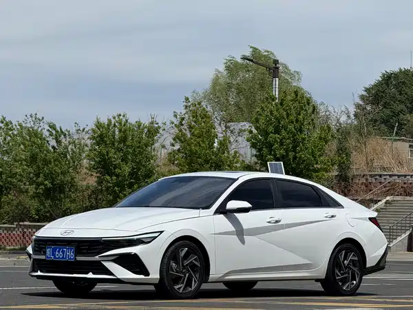 Hyundai Elantra 2023