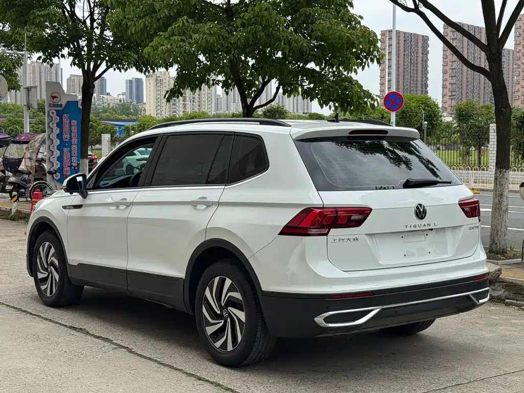Volkswagen Tiguan L 2023 — фото 15