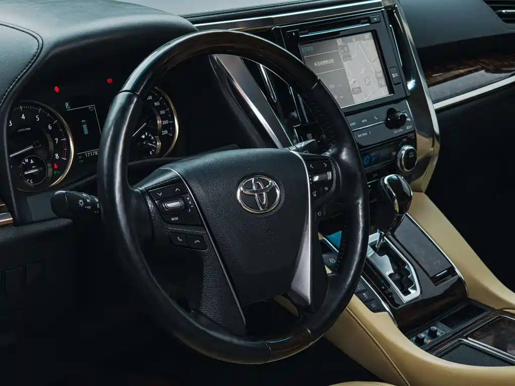 Toyota Alphard 2018 — фото 10