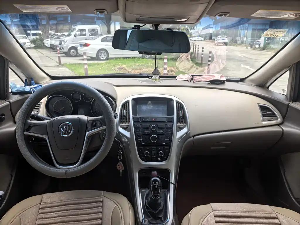 Buick Excelle 2012 — фото 10