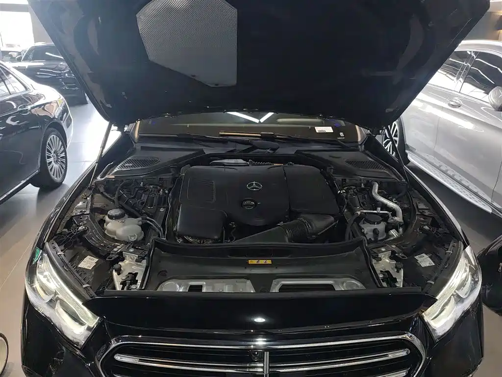 Mercedes-Benz E-Class 2025 — фото 16