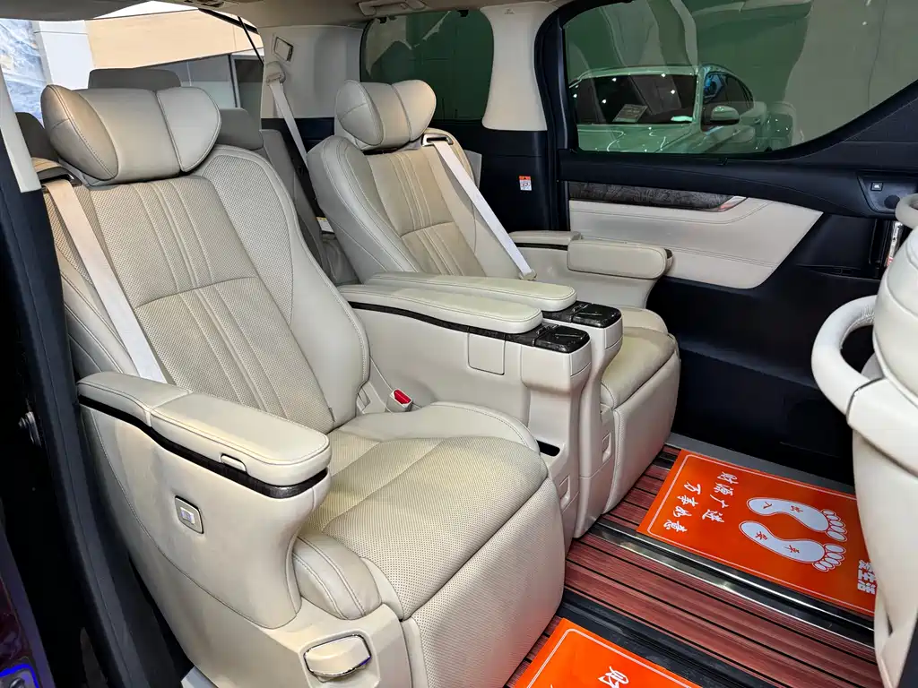Toyota Alphard 2023 — фото 13