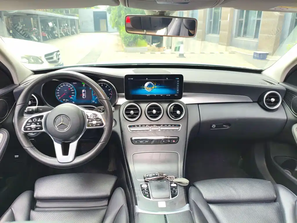 Mercedes-Benz C-Class 2019 — фото 16