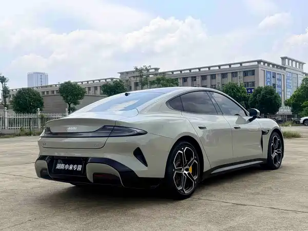 Xiaomi SU7 2025