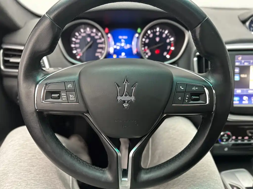 Maserati Ghibli 2015 — фото 26