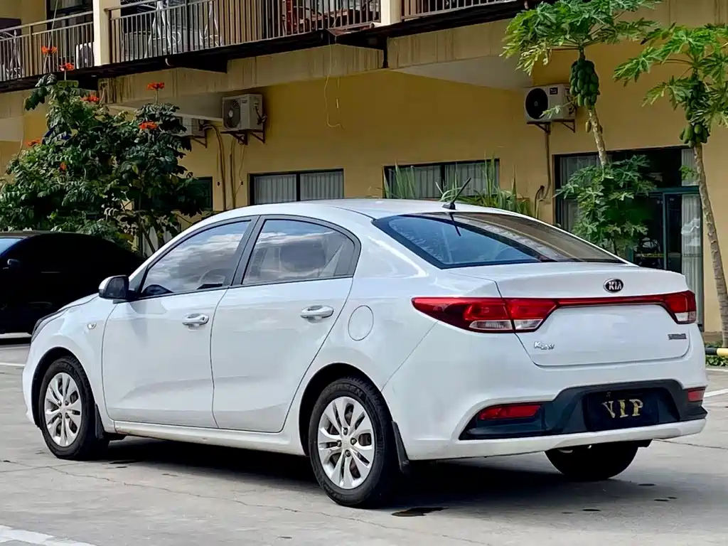 Kia K2 2018 — фото 18