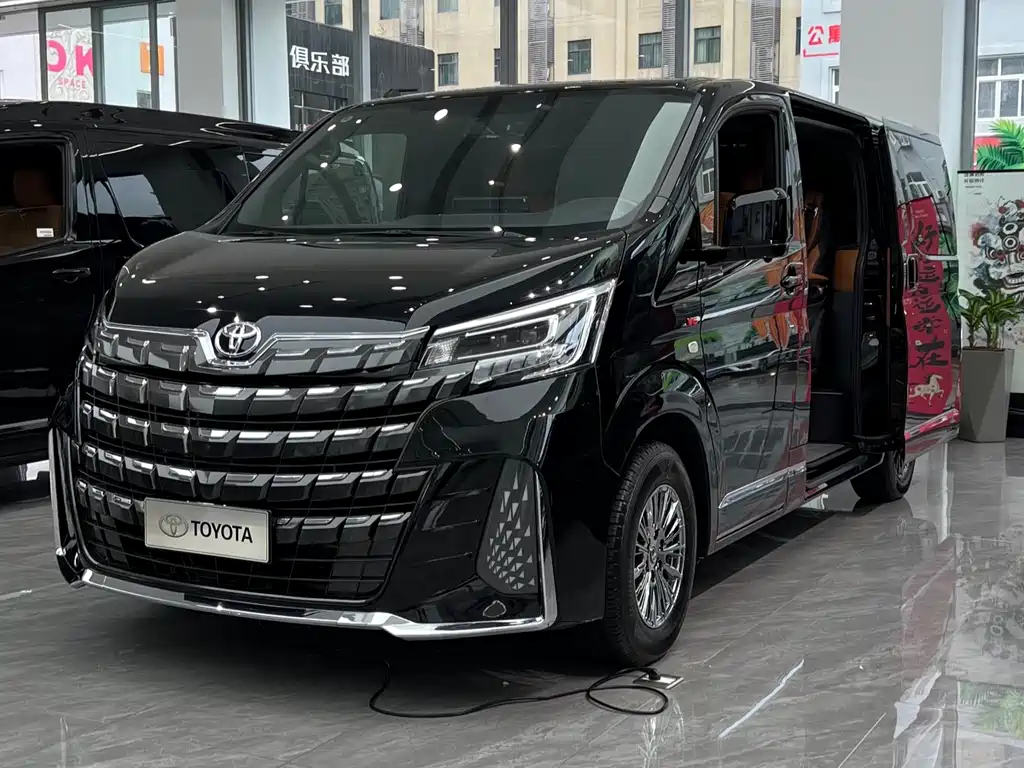 Toyota Hiace — фото 1