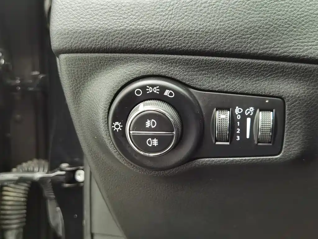 Jeep Compass 2017 — фото 21