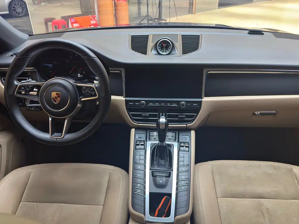 Porsche Macan 2019 — фото 12