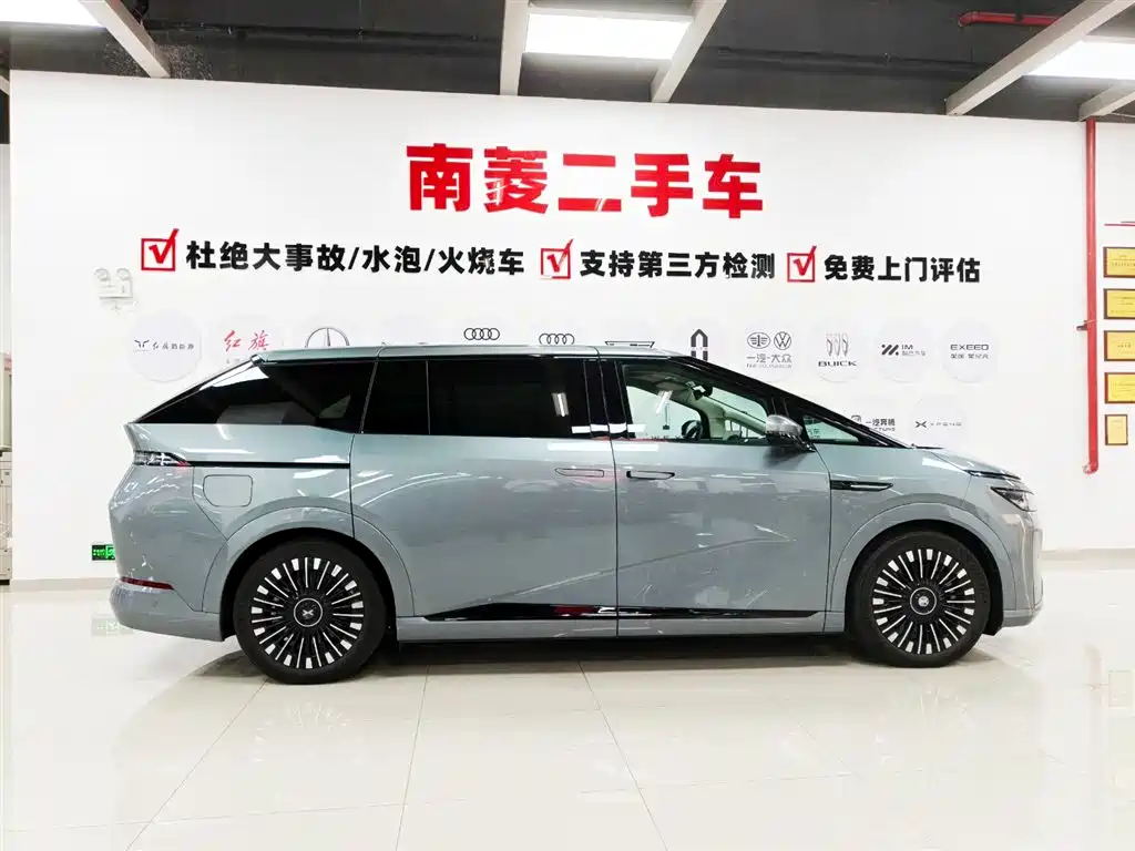 XPeng X9 2025
