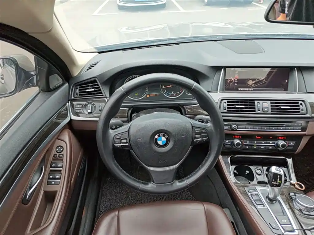 BMW 5 Series 2016 — фото 17