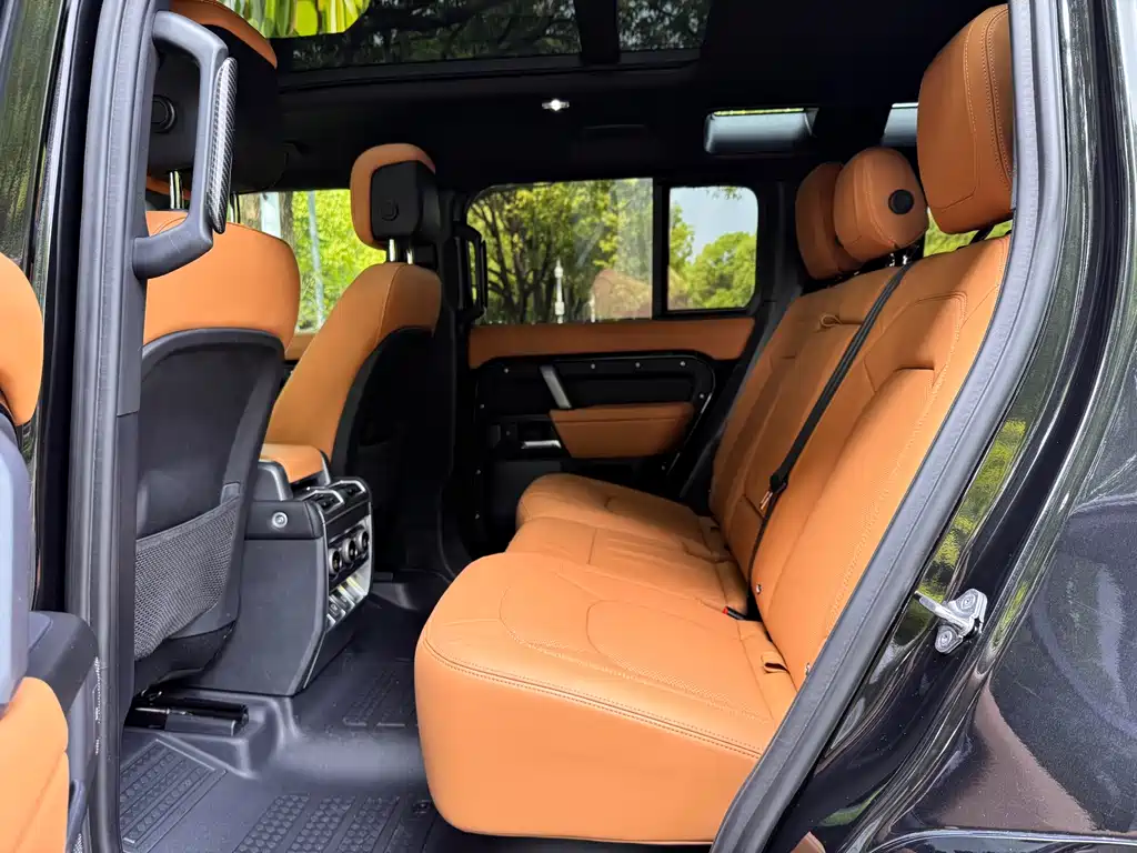 Land Rover Defender 2024 — фото 6