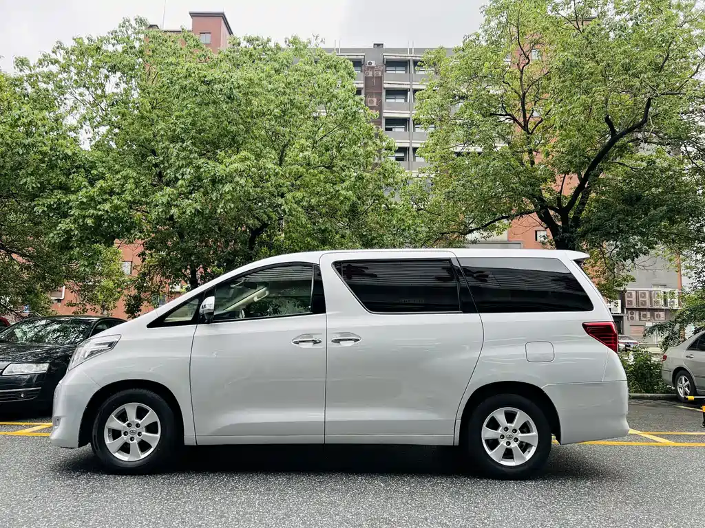 Toyota Alphard 2011 — фото 7