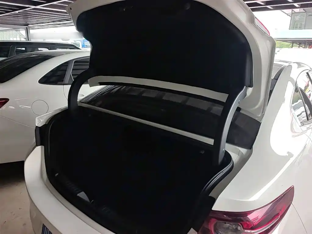 Mazda 3 Axela 2022 — фото 19