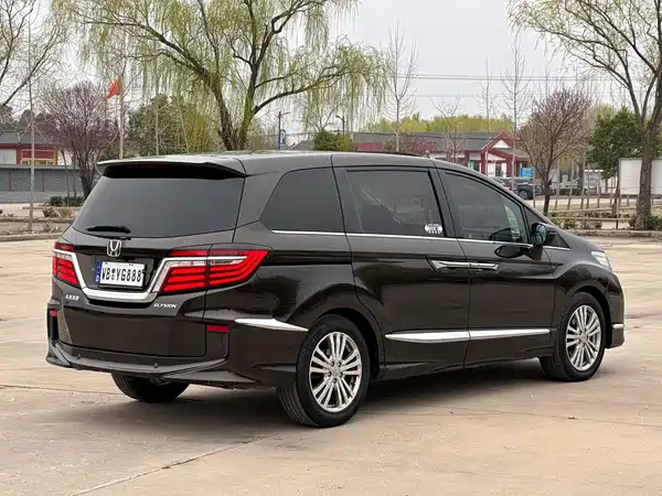Honda Elysion 2016