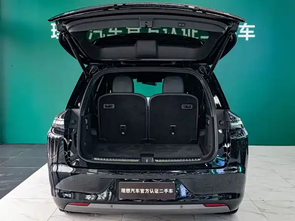 Li Auto L8 2025