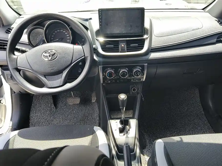 Toyota Yaris L 2020 — фото 11