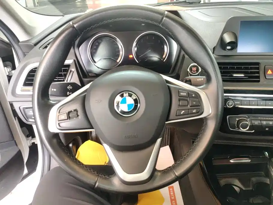BMW 1 Series 2018 — фото 15