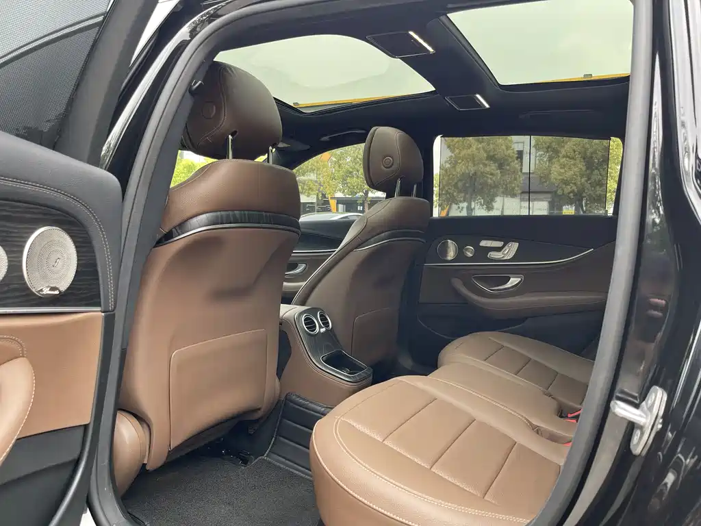 Mercedes-Benz E-Class 2022 — фото 12