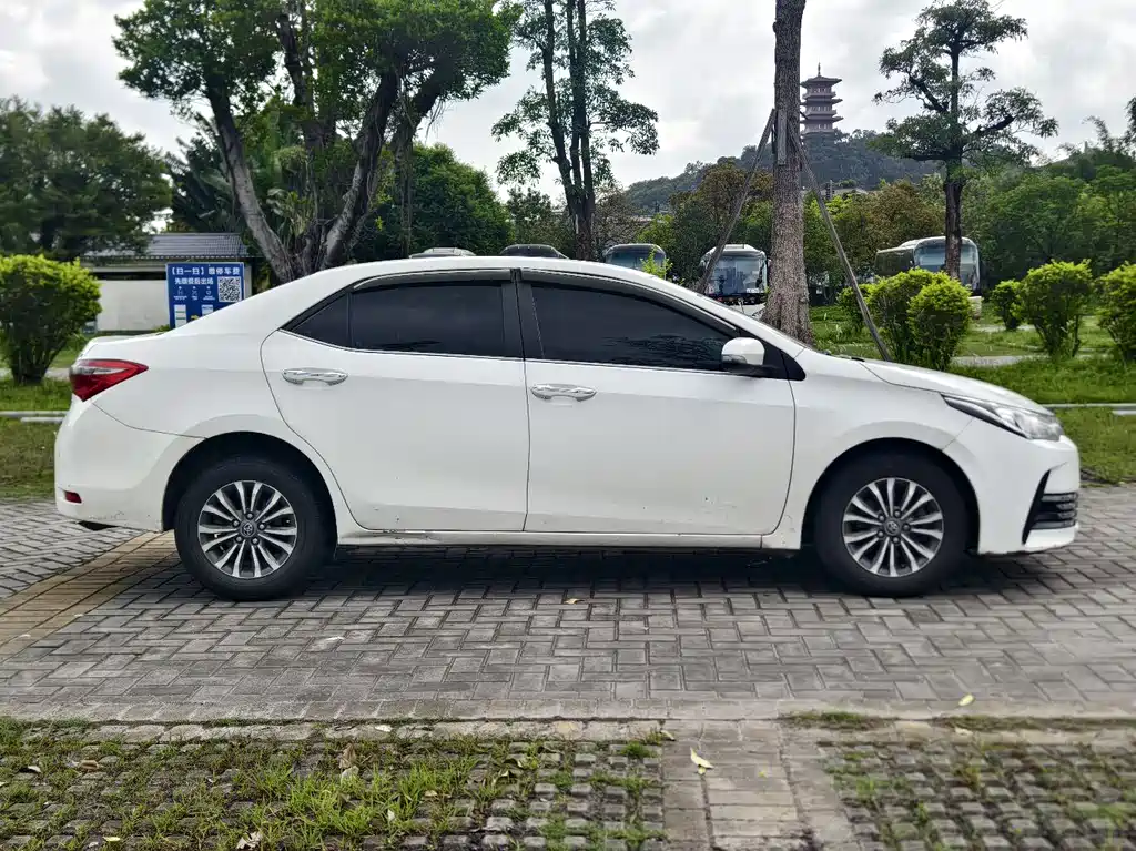 Toyota Corolla 2018 — фото 4