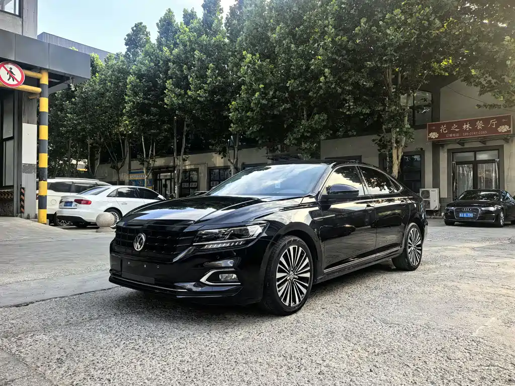 Volkswagen Passat 2019 — фото 1