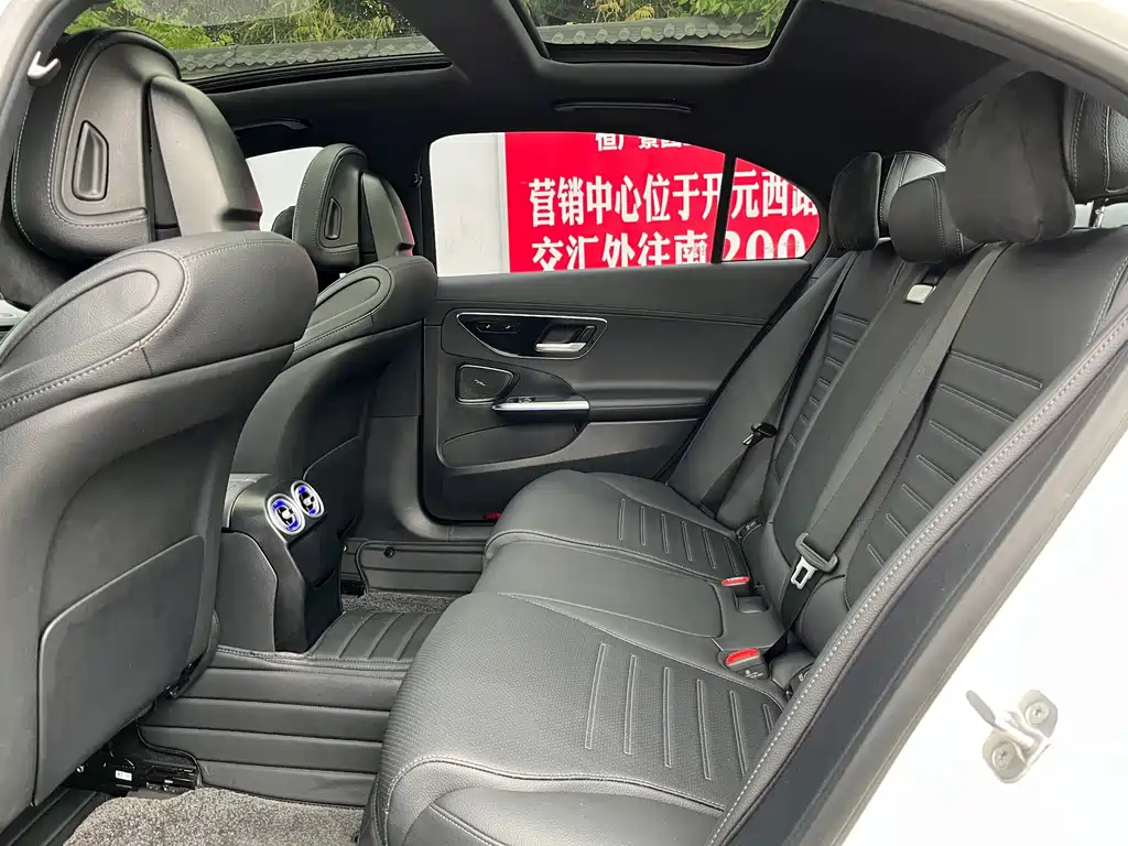 Mercedes-Benz C-Class 2025 — фото 15