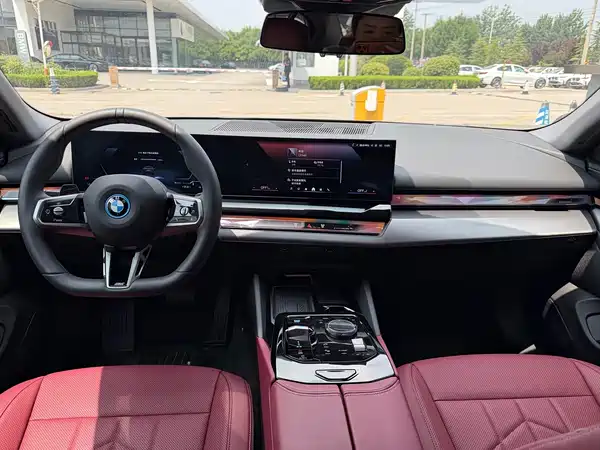 BMW i5 2025