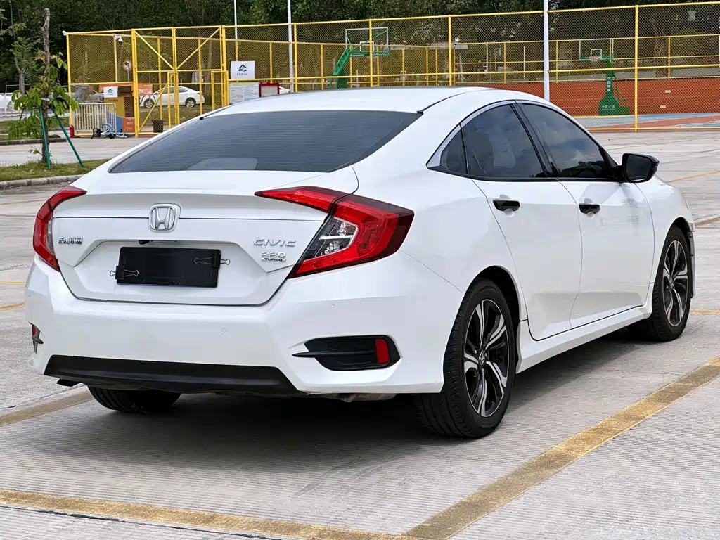 Honda Civic 2019 — фото 36