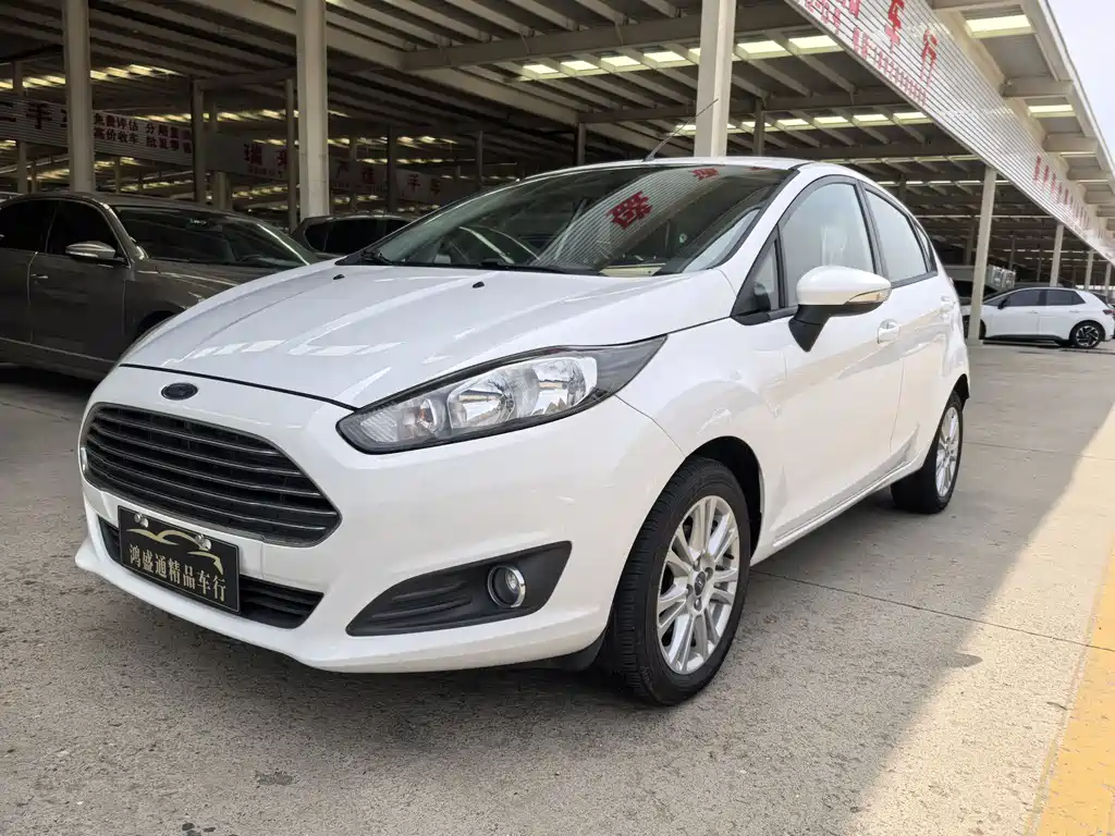 Ford Fiesta 2013 — фото 1