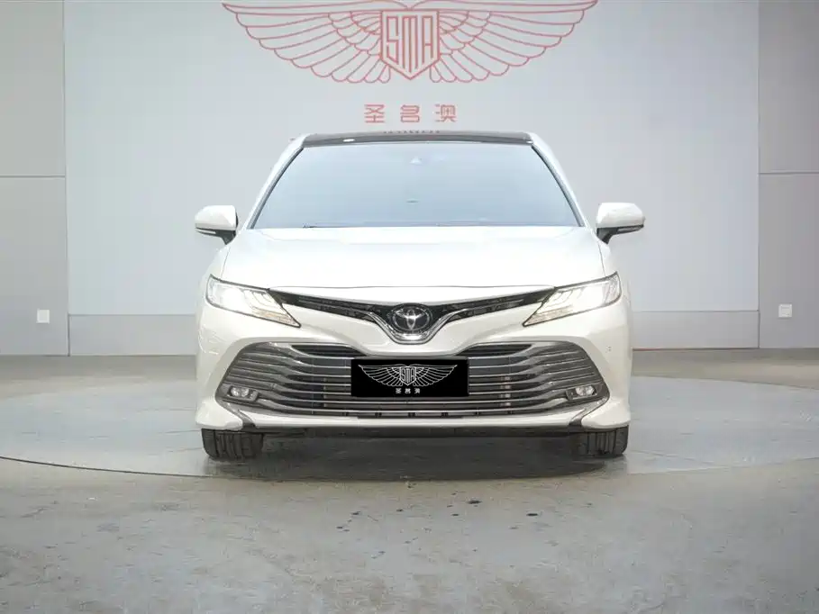 Toyota Camry 2019 — фото 4