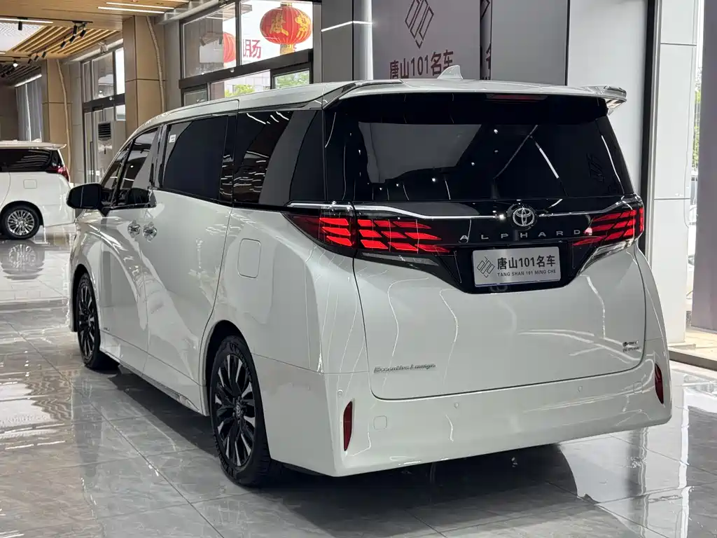 Toyota Alphard 2024 — фото 10