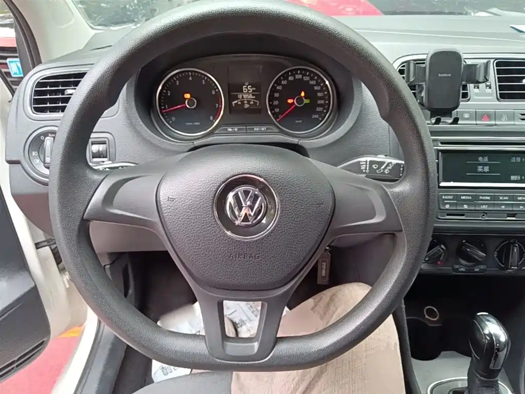 Volkswagen Polo 2015 — фото 11
