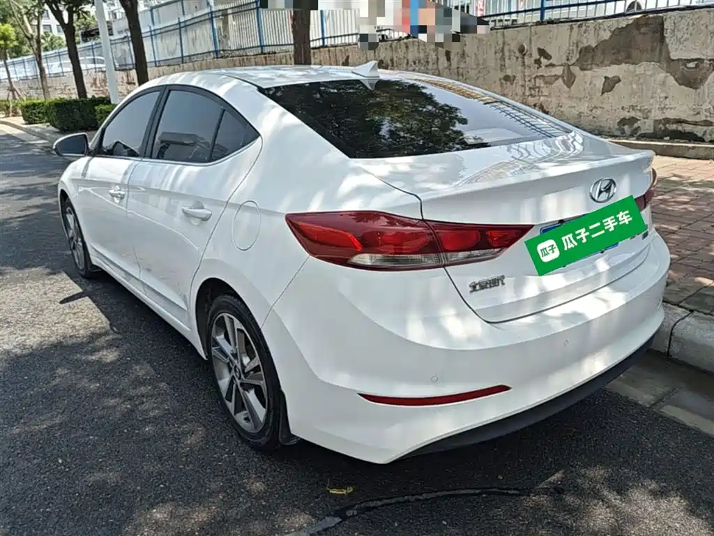 Hyundai Elantra 2016 — фото 5