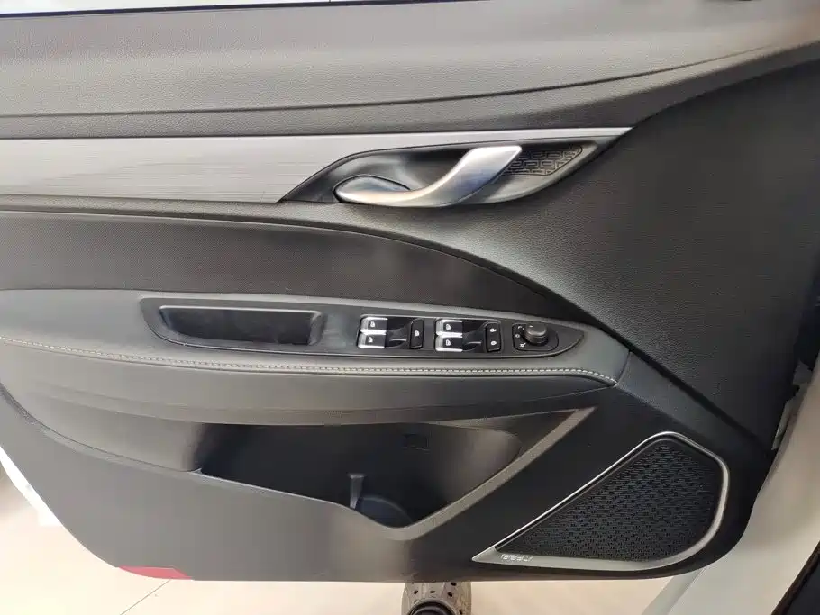 Geely Emgrand 2022